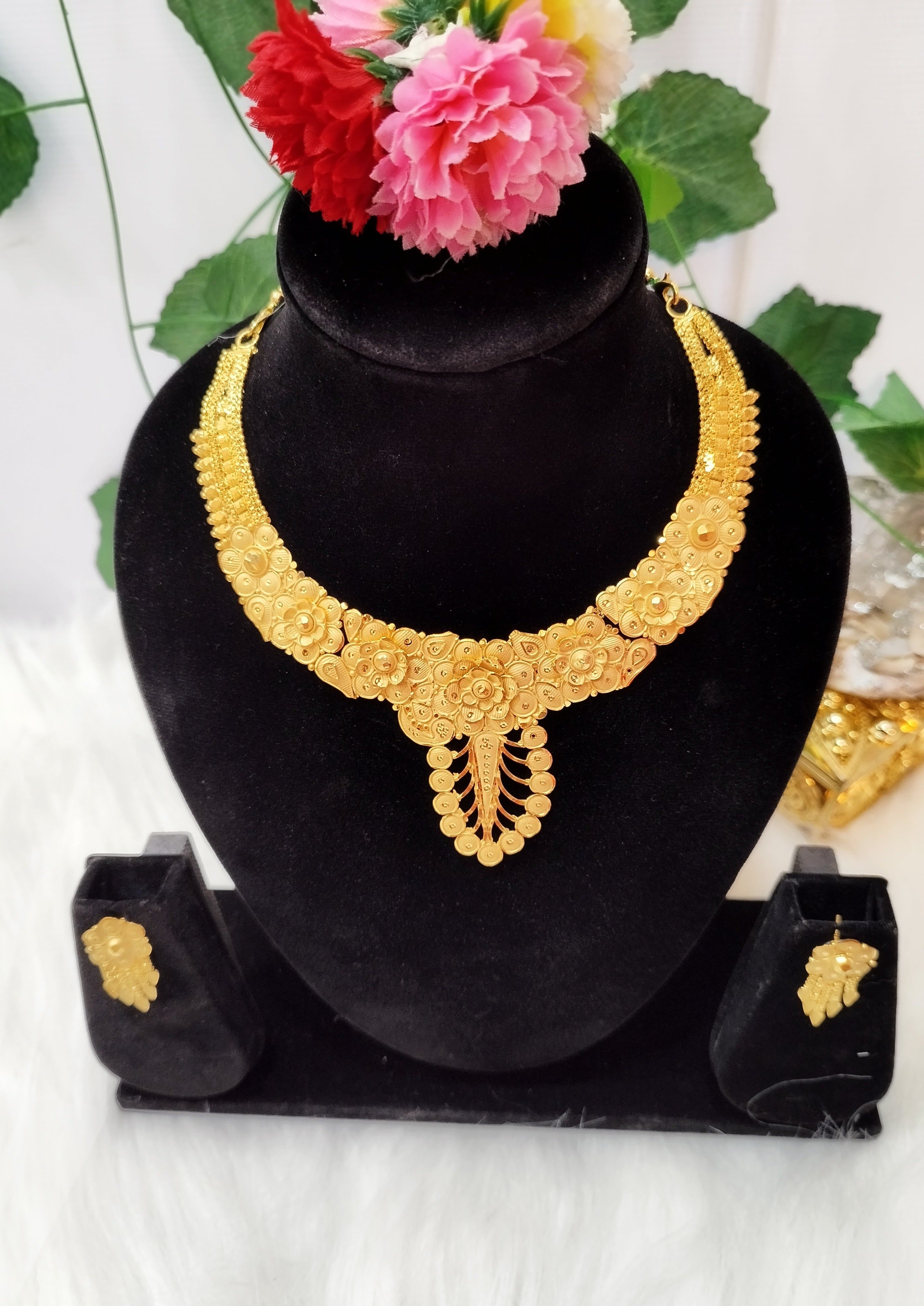 Perfect Fit(Gold Plated Necklace Set)