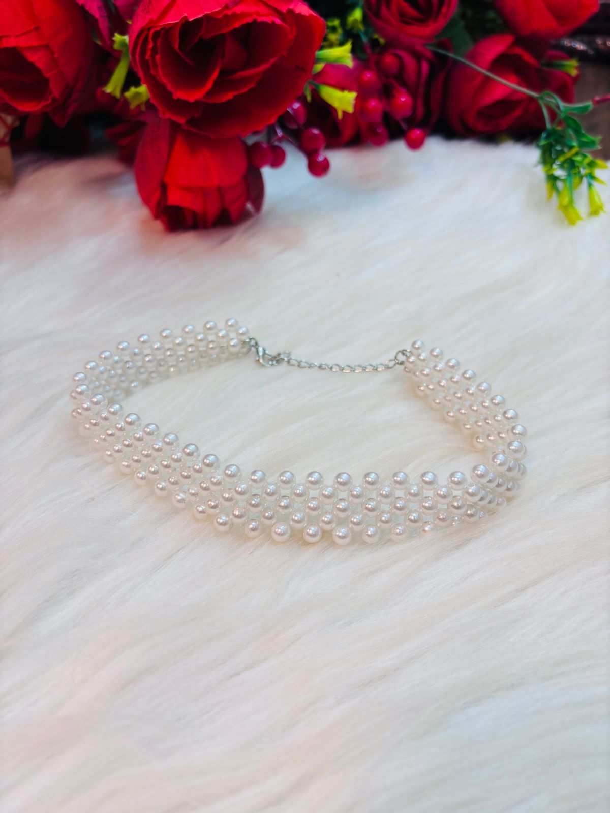 Chic And Smart Pearl Necklace