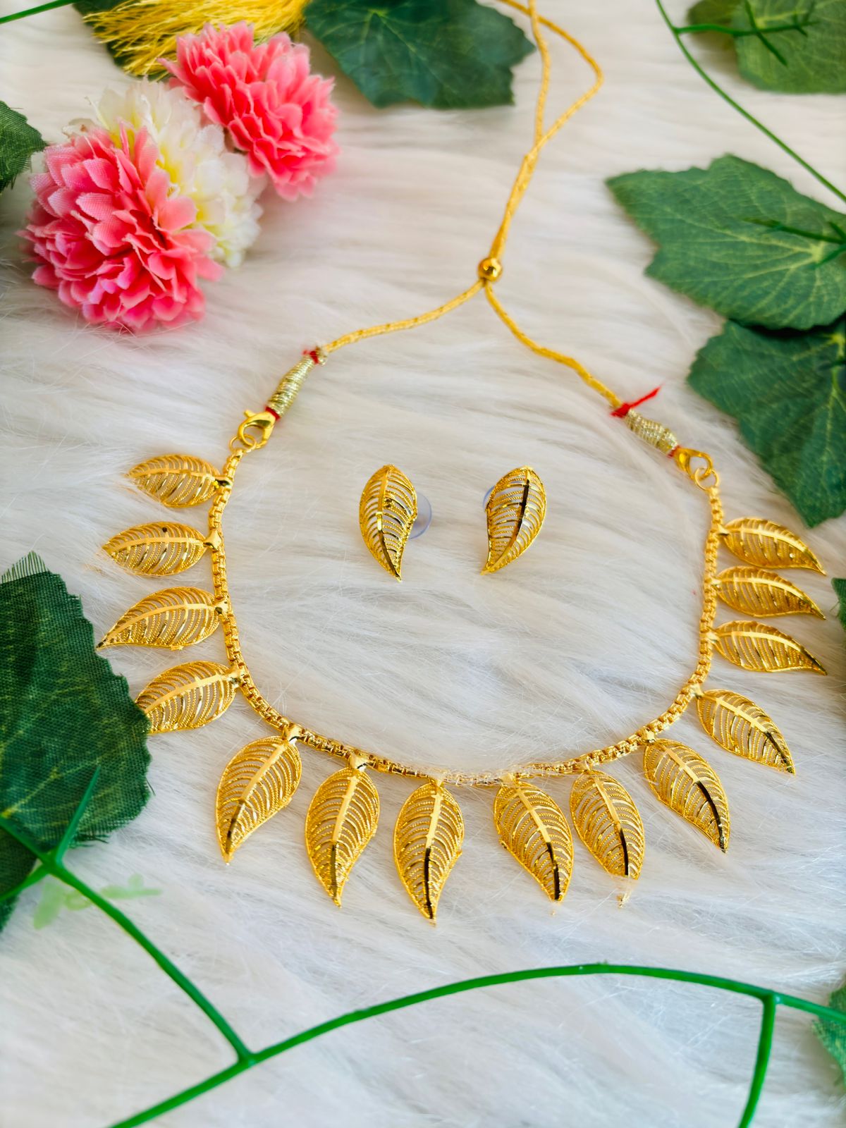 Leaf Design Traditional Gold Plated Set