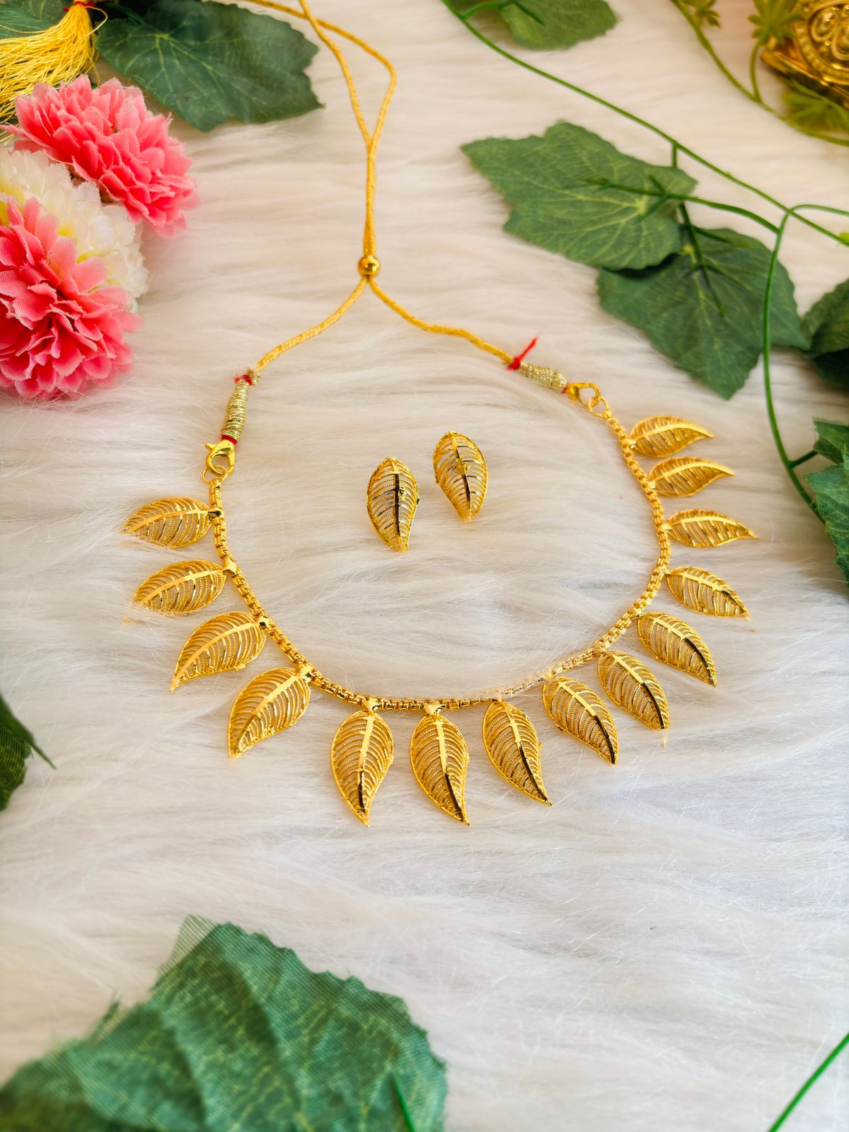 Leaf Design Traditional Gold Plated Set