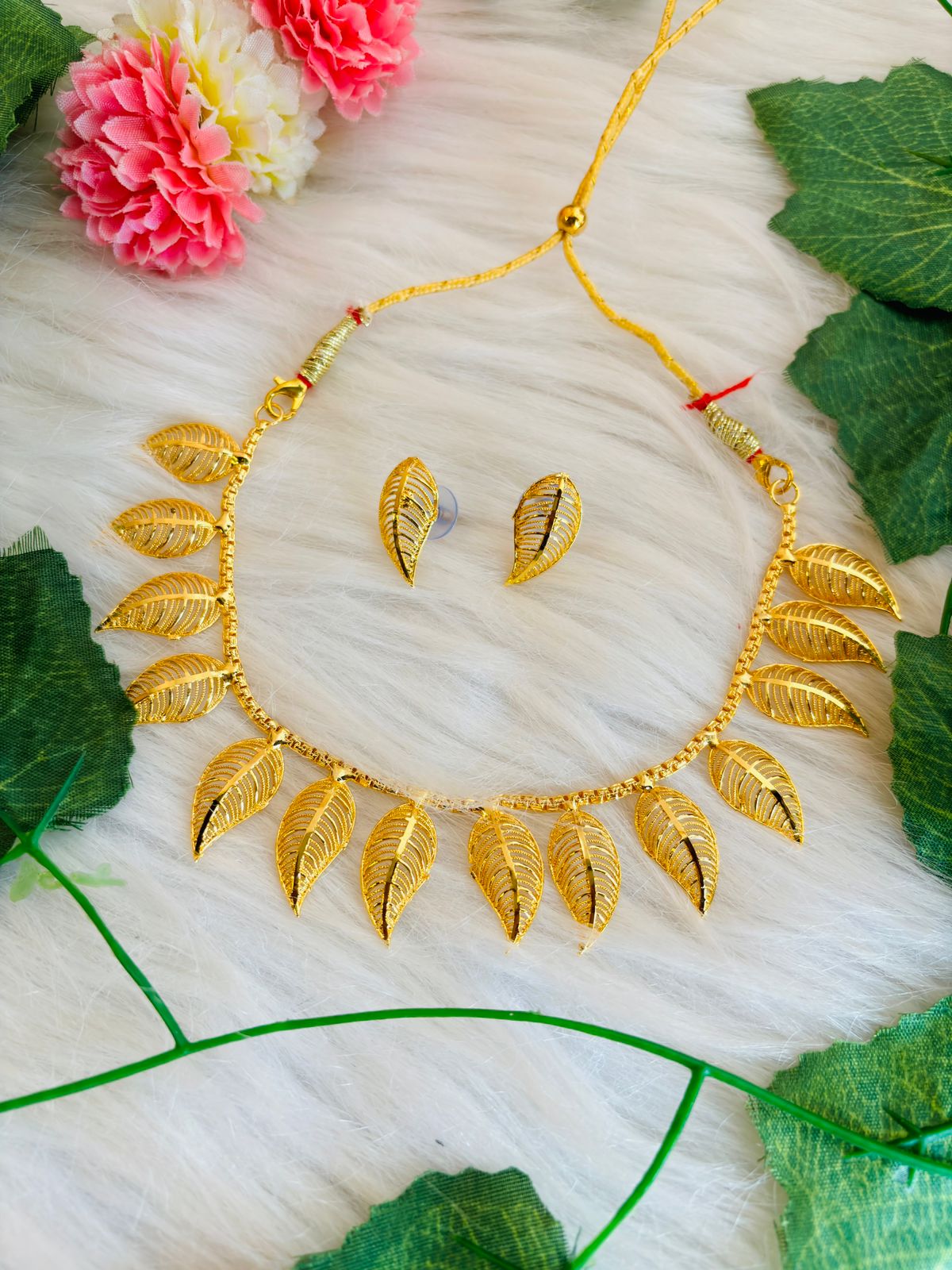 Leaf Design Traditional Gold Plated Set