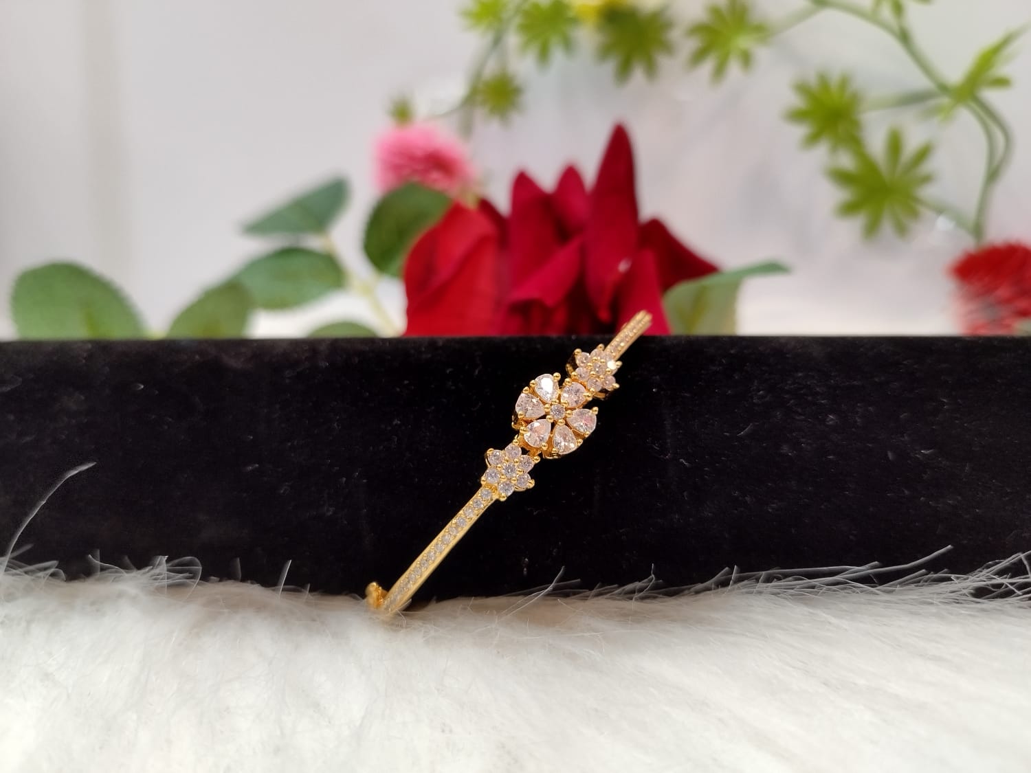 Flower Beauty ( Adjustable Sleek Bracelet)