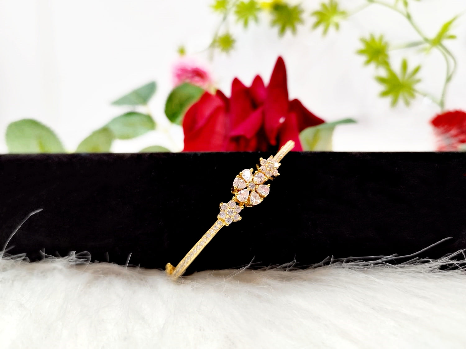 Flower Beauty ( Adjustable Sleek Bracelet)