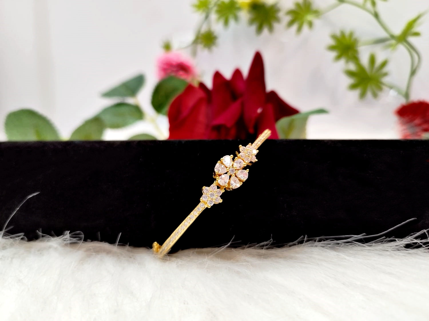 Flower Beauty ( Adjustable Sleek Bracelet)