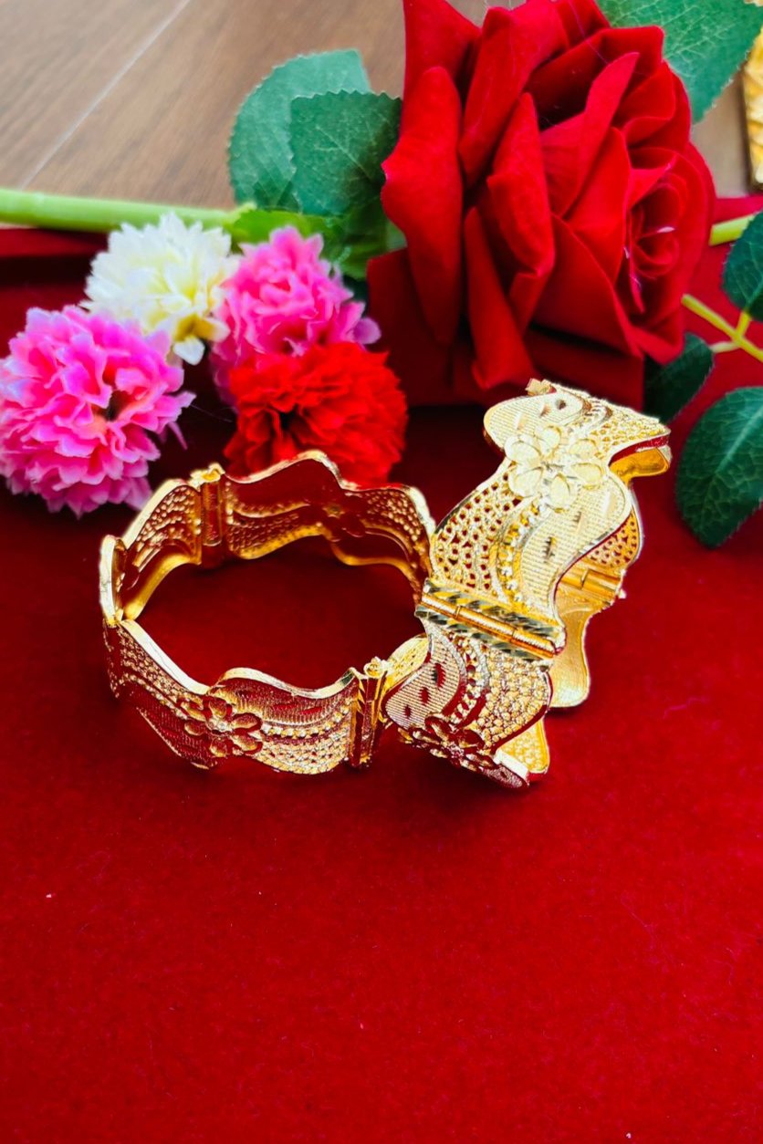 Adjustable And Openable  Gold Plated Bangle Set