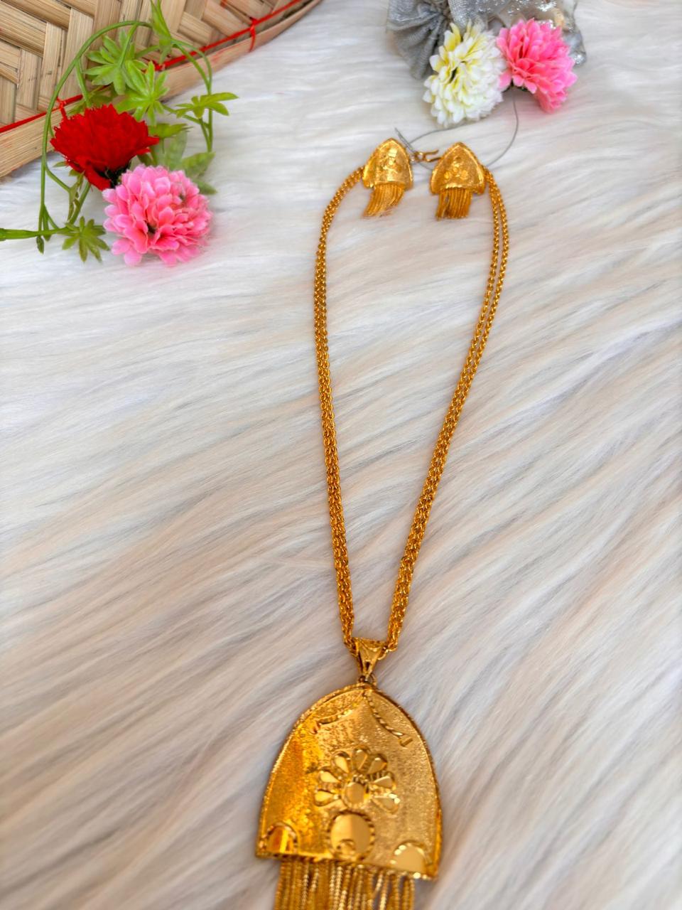 Shining Gold Plated Necklace Set