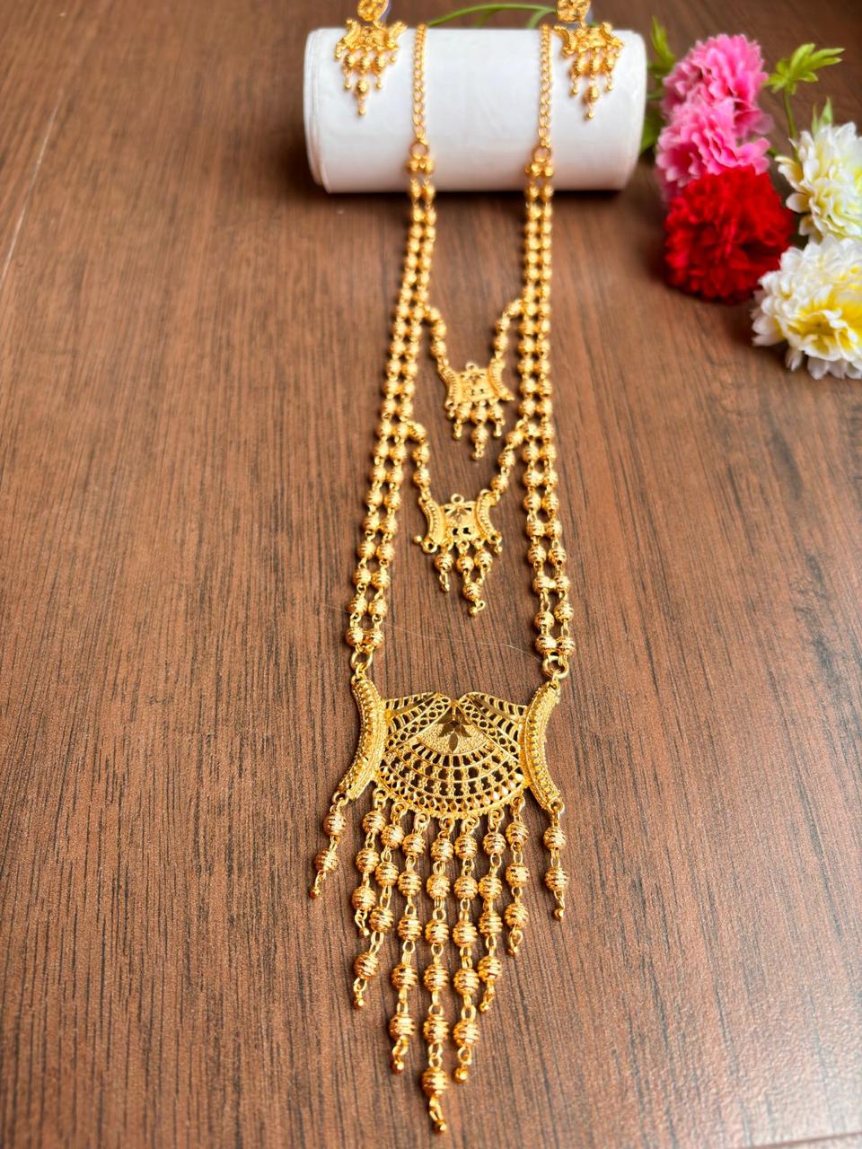 Pretty Looking Gold Plated Necklace Set