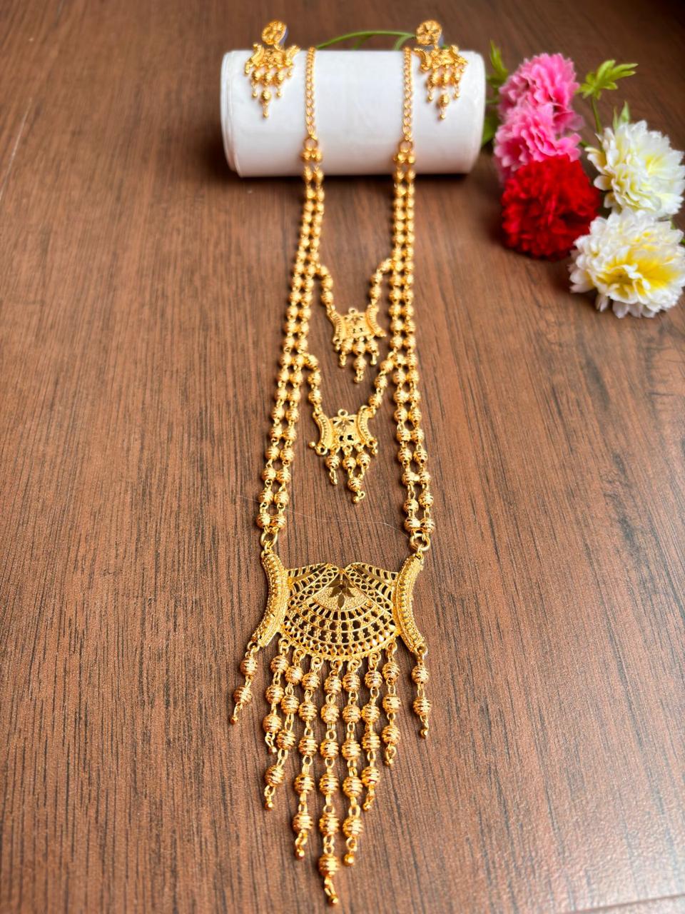 Pretty Looking Gold Plated Necklace Set